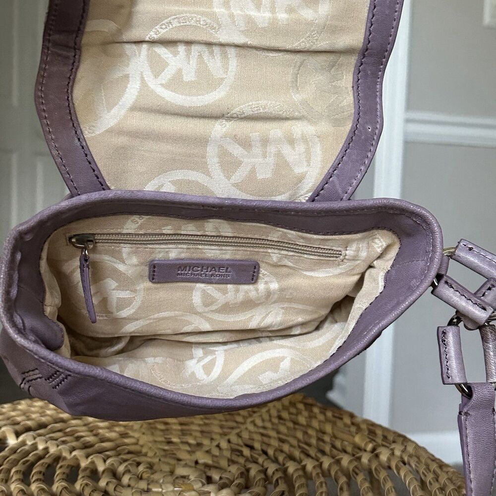 Vintage Michael Kors Camden Lilac Leather Silver Buckle Messenger Shoulder Bag - Picture 9 of 14